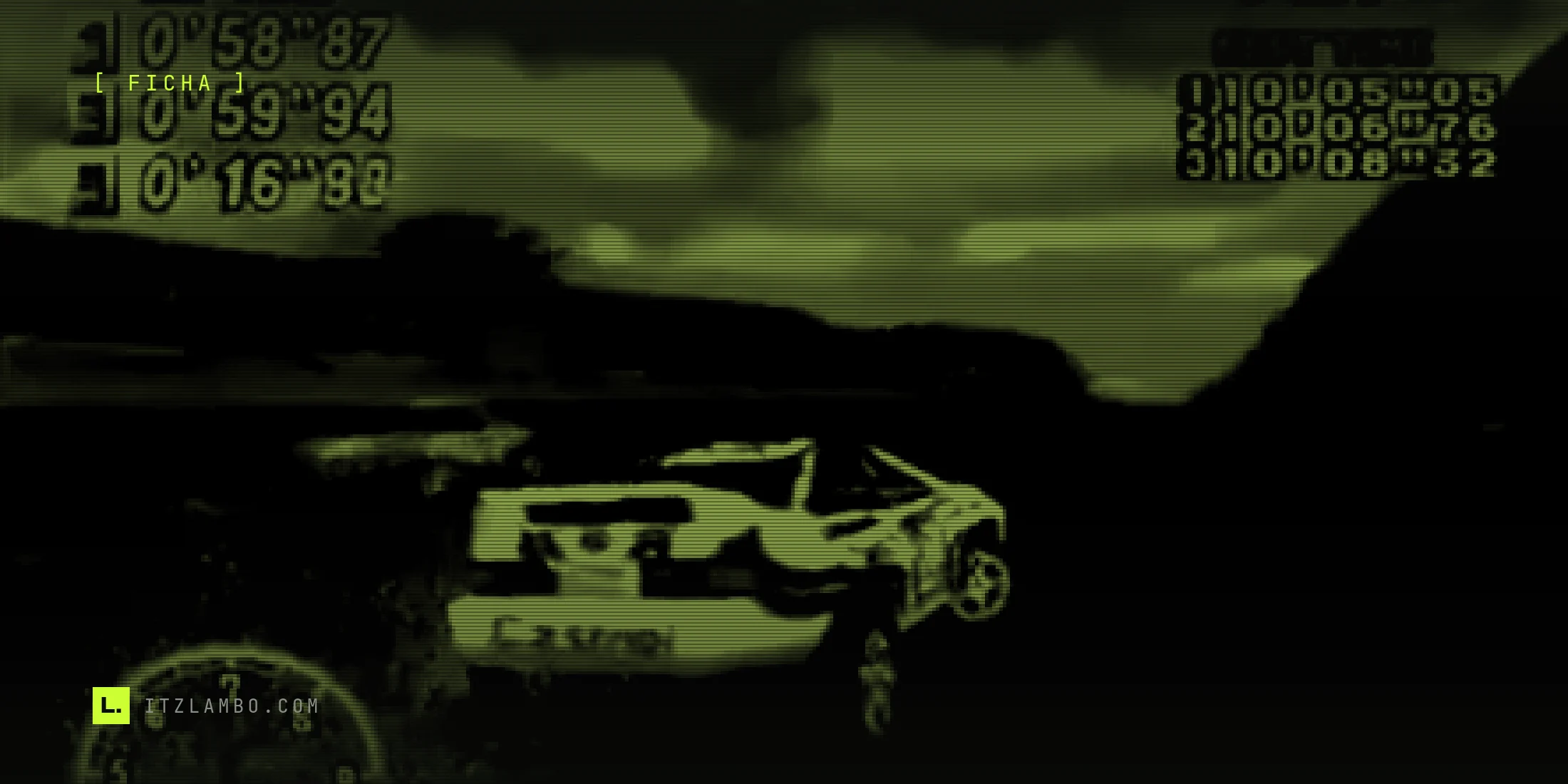 Fotograma del juego en Sega Saturn: un auto de rally blanco y rojo se desliza de costado sobre una pista de tierra color ocre entre montañas, con el cielo despejado de fondo; en pantalla se ven el marcador de vueltas, los mejores tiempos y el velocímetro del HUD.